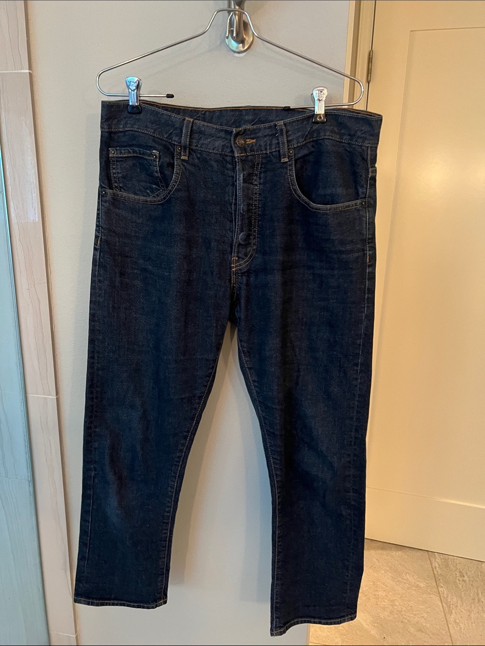 6397 Women’s jeans. Their classic Shorty style. Size 28